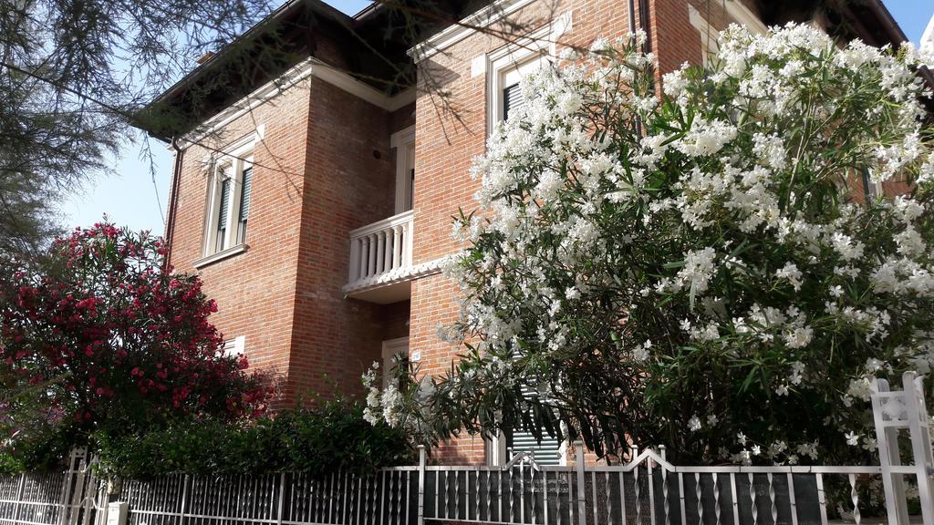 Appartamento In Villa Pesaro Eksteriør billede